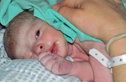 Aranyóra a szülés után