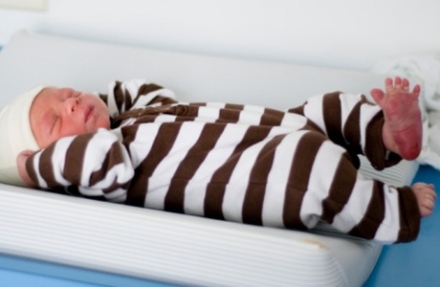 Öltözködik a baba