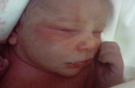 Rallizás a folyosón és egy gyors szülés